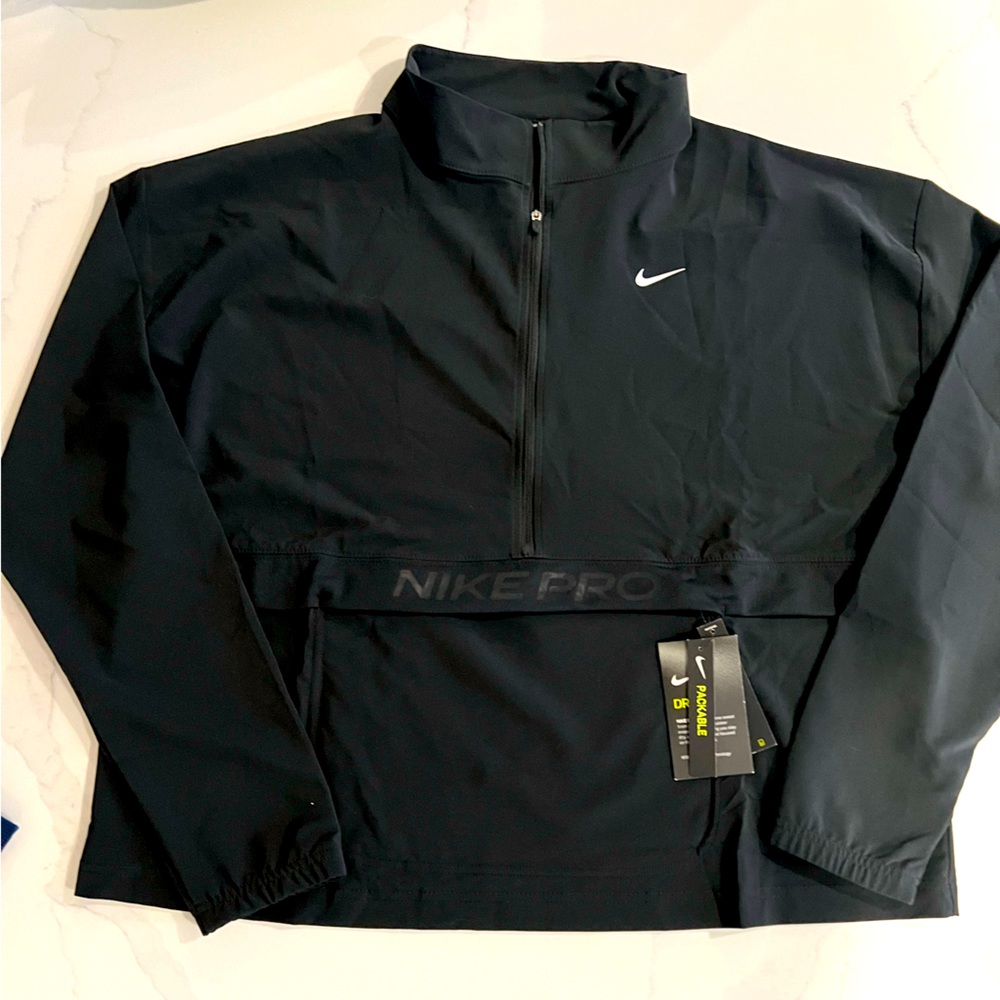NWT Women’s Nike dri-fit pullover